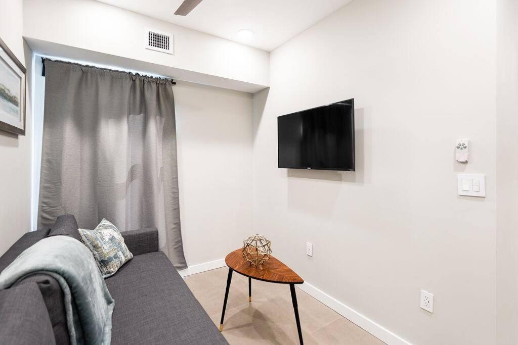 Elegant Miami Apartment East Little Havana / Free Parking Exterior photo